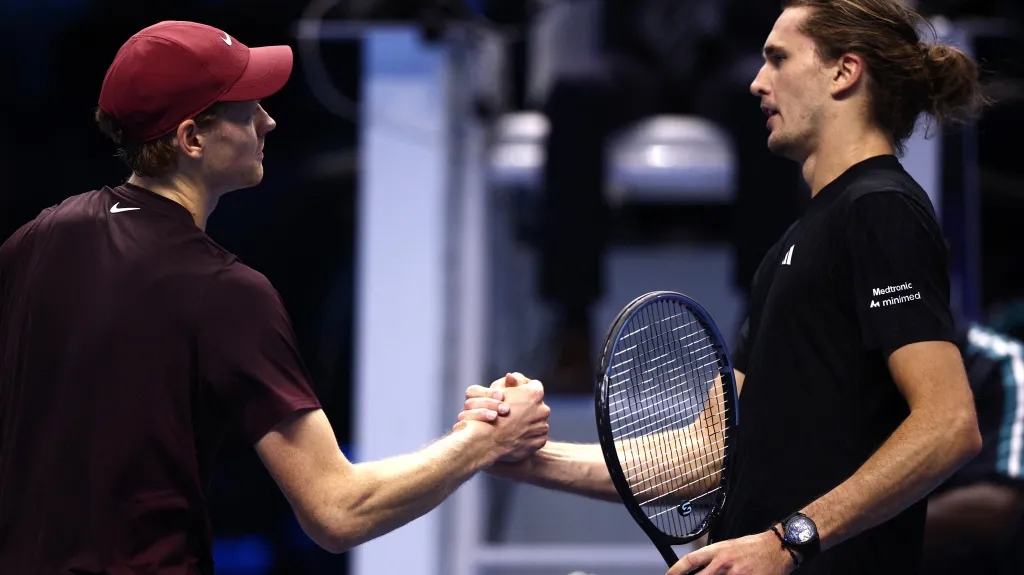 Jannik Sinner (vlevo) a Alexander Zverev