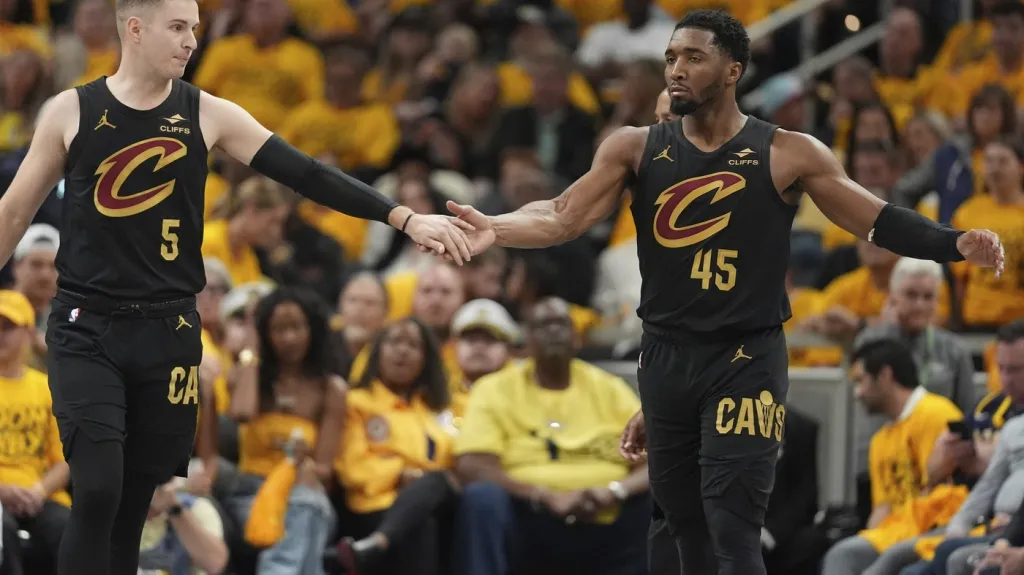 Cleveland slaví výhru na půdě Indiany