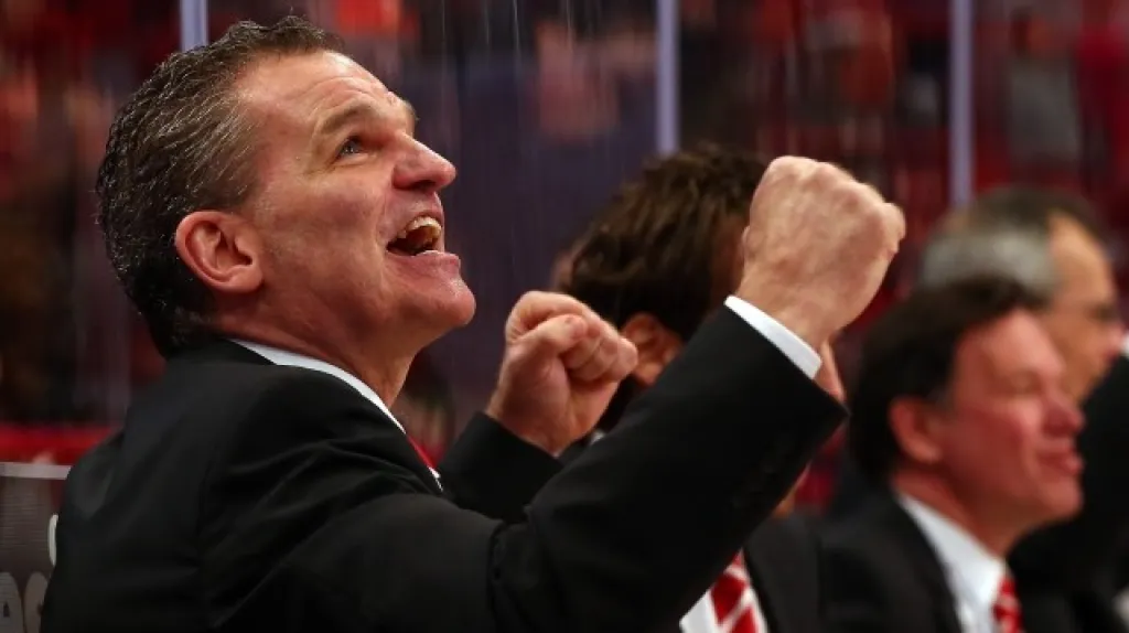 Kouč Švýcarů Sean Simpson a jeho vítězné gesto