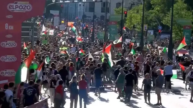 Vingegaard ovládl Vueltu, závěrečnou etapu narušily propalestinské protesty