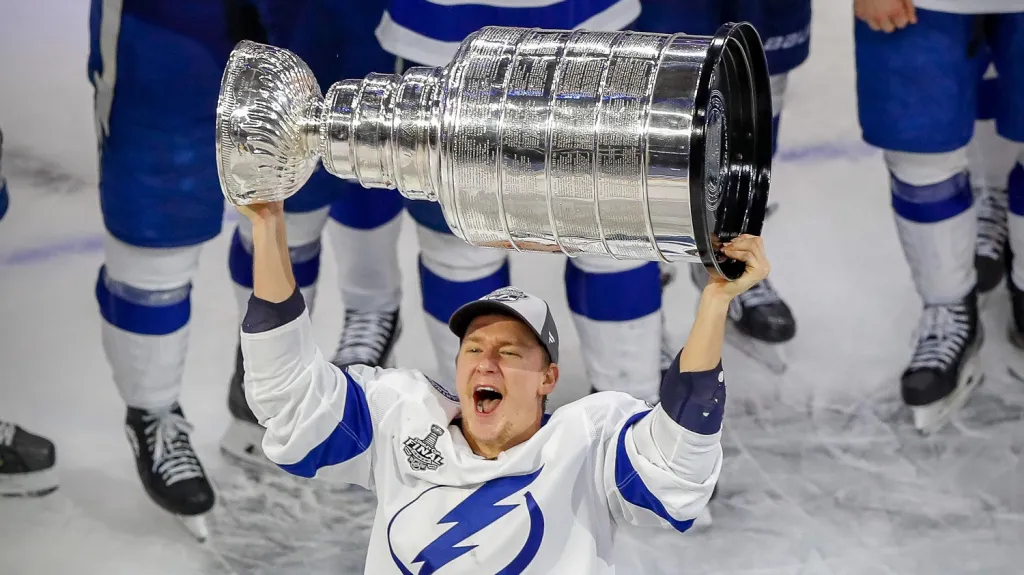 Ondřej Palát se Stanley Cupem