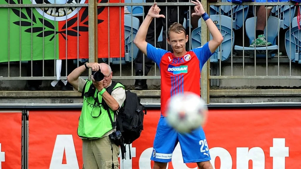 Jan Chramosta slaví branku vstřelenou za Plzeň