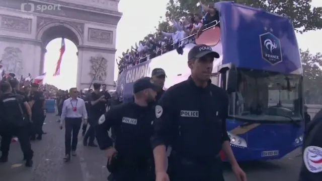 Paříž vítala fotbalové mistry světa