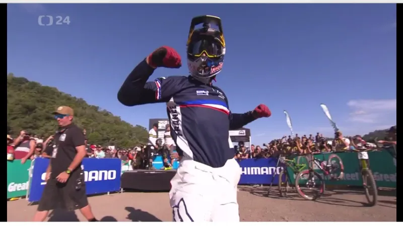 Mistrem světa ve sjezdu horských kol je Francouz Bruni