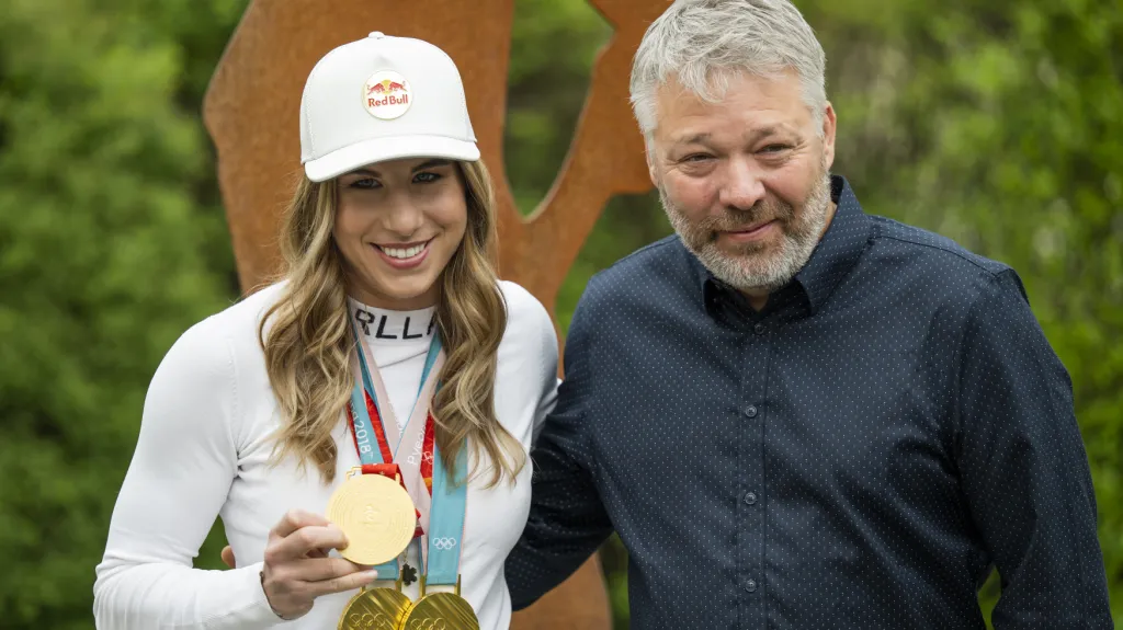 Ester Ledecká s trenérem Tomášem Bankem