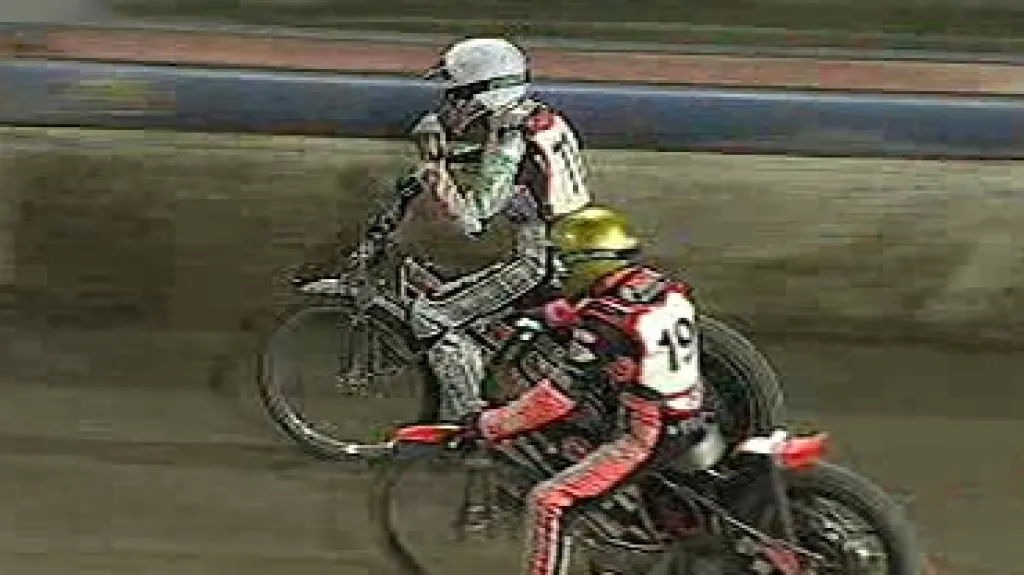 Plochodrážníci v extraligovém závodu