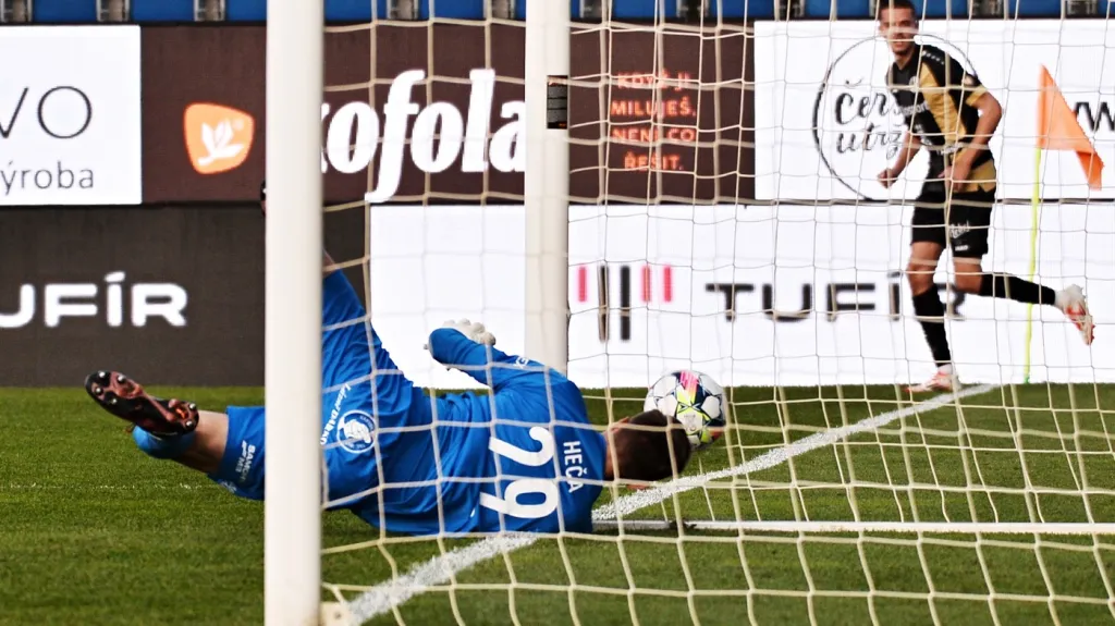 Slovácko inkasuje v zápase s Hradcem
