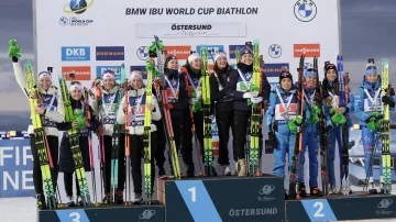 Stupně vítězů s českými biatlonistkami