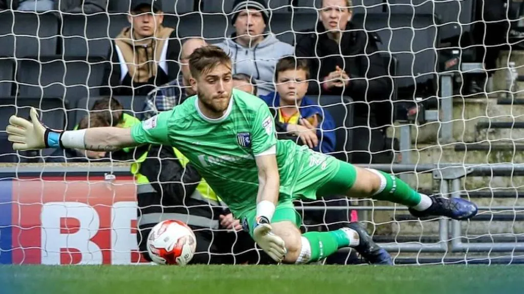 Tomáš Holý v dresu Gillinghamu