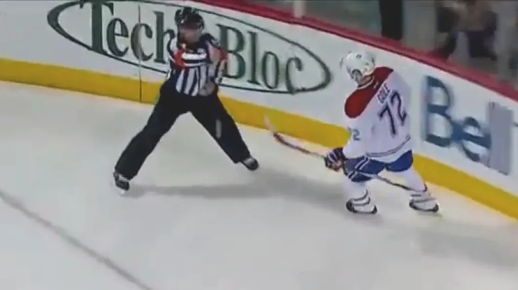 Eric Cole slaví gól