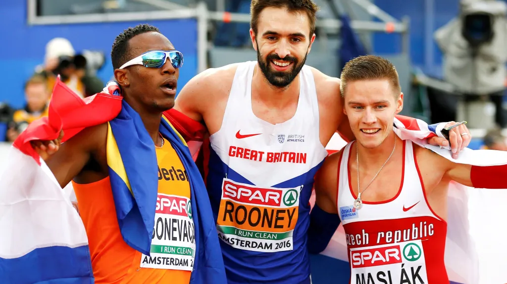 Pavel Maslák (vpravo) slaví stříbro na ME