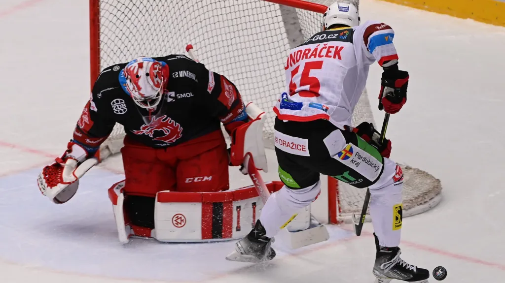 Marek Mazanec v utkání s Pardubicemi