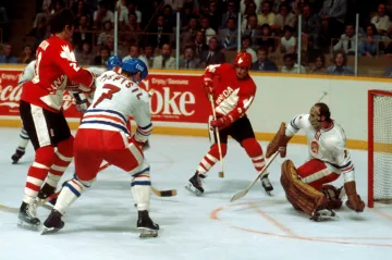 Hokejisté Československa proti Kanadě na Kanadském poháru 1976