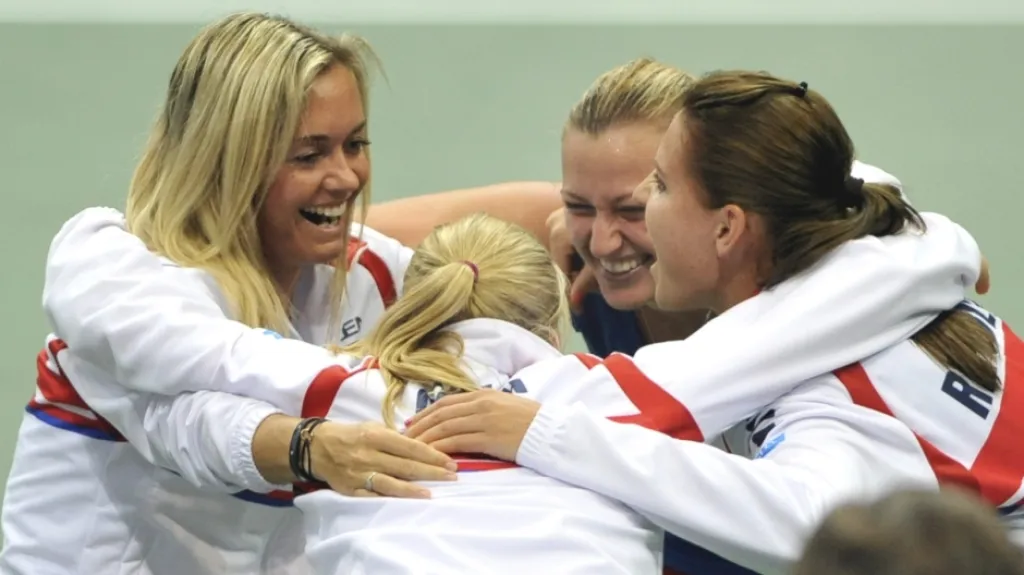 České tenistky se radují z postupu do fedcupového finále 2014