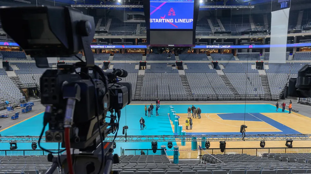 Příprava povrchu pro florbalové MS v O2 areně