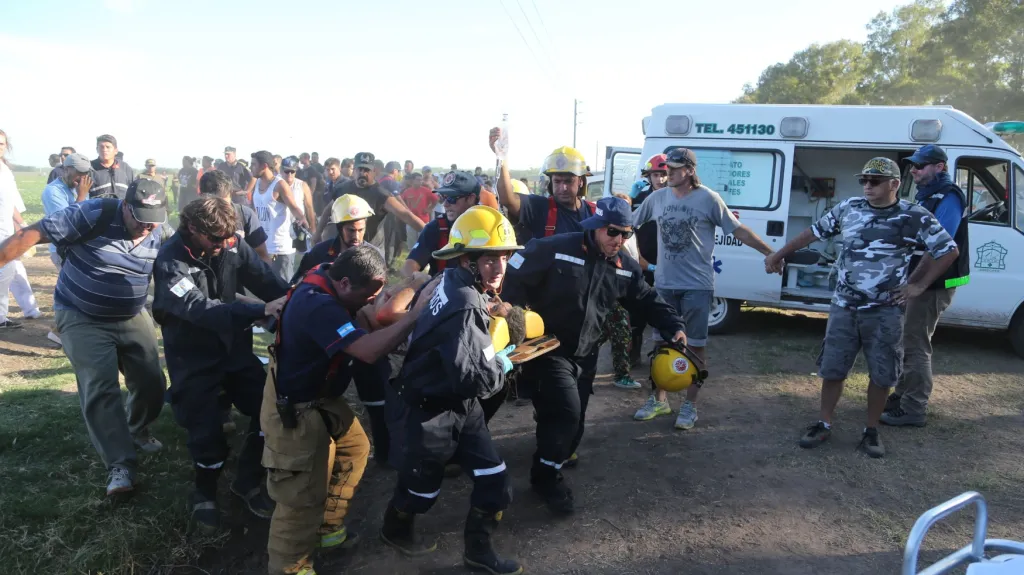 Nehoda a zranění diváci - tak odstartoval letošní Dakar