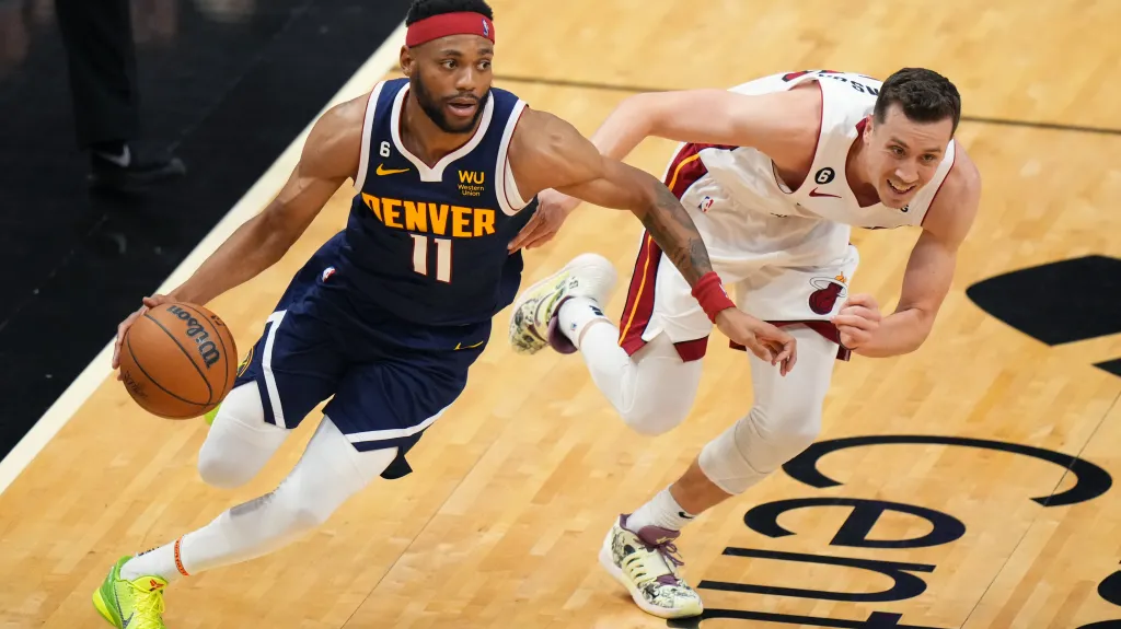 Čtvrté utkání finále NBA mezi Denverem a Miami