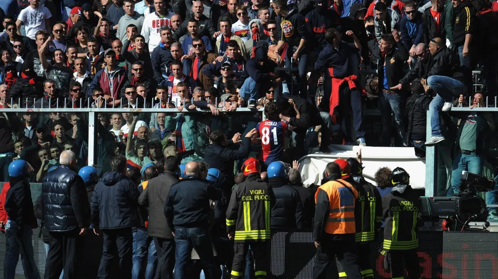 Hráči Janova diskutují s fanoušky