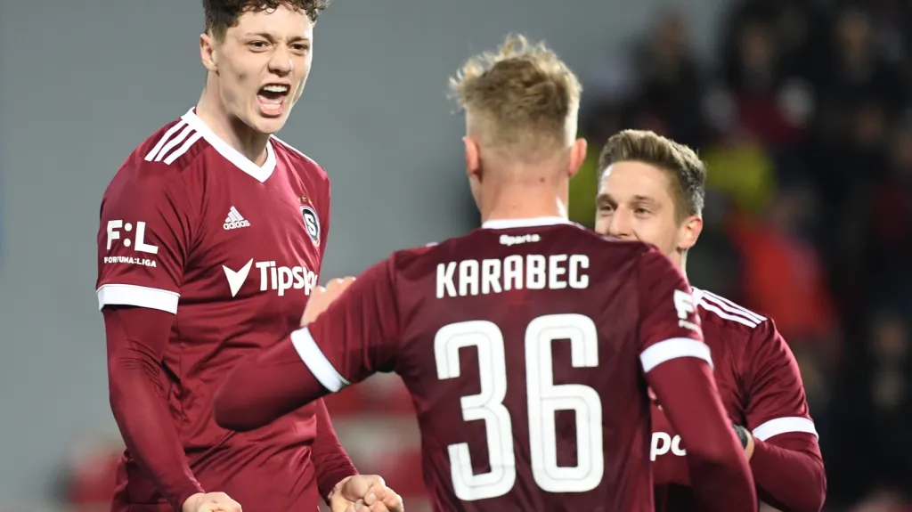 Radost fotbalistů Sparty z gólu do sítě Baníku Ostrava