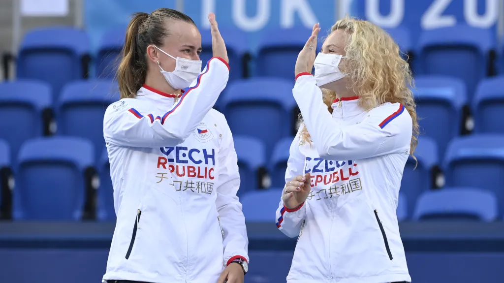Barbora Krejčíková (vlevo) a Kateřina Siniaková