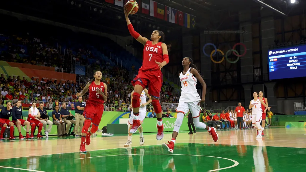 Výhra amerických basketbalistek nad Španělkami