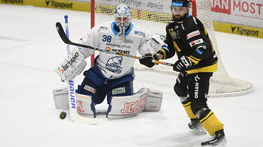 Nicolas Hlava před brněnským brankářem Dominikem Furchem