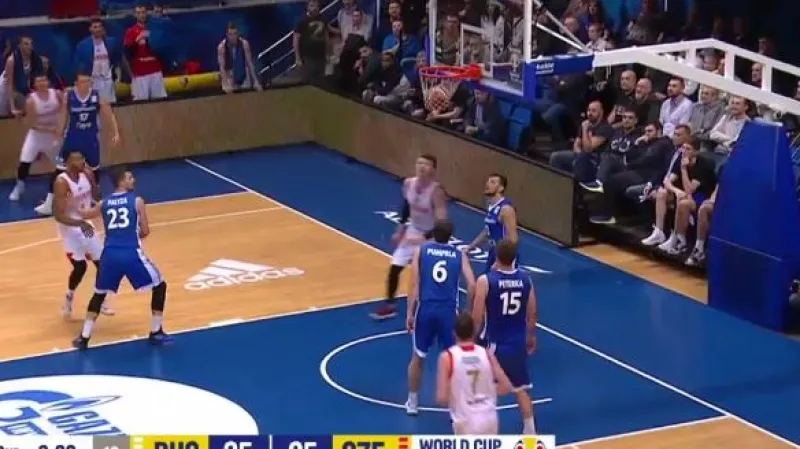 Oslabení basketbalisté na Rusy nestačili