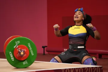 Neisi Dajomesová Barrerová se raduje z vítězství