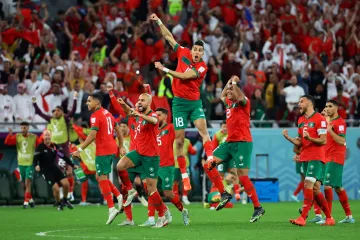 Fotbalisté Maroka oslavují postup do čtvrtfinále mistrovství světa