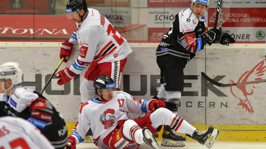 Karlovarský Jan Hladonik v souboji s olomouckým Tobiášem Handlem