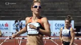 Vítězný závod Denisy Rosolové na 400 m překážek