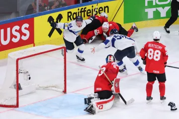 Fin Konsta Helenius rozhoduje finále proti Švýcarsku