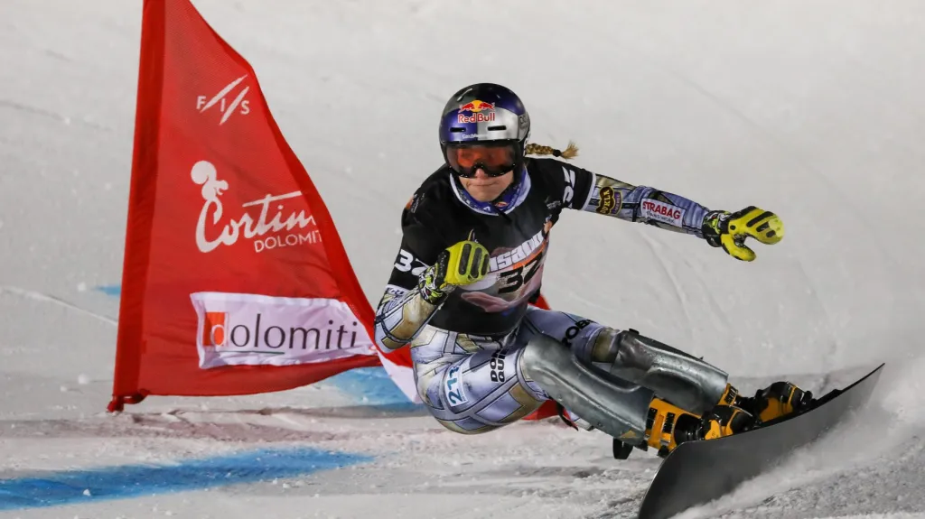 Ester Ledecká na trati v Cortině