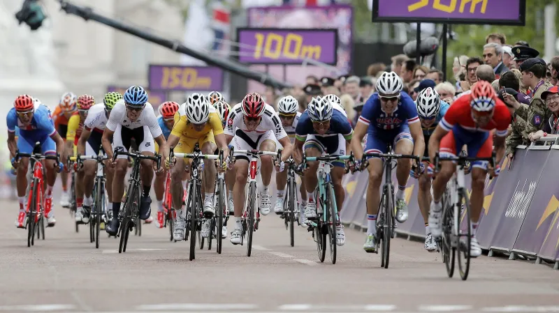 Závěrečný spurt cyklistického závodu jednotlivců