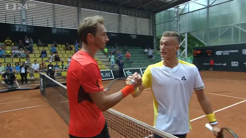 Lehečka v Prostějově dohrál, Macháč postupuje