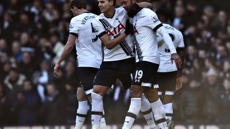 Radující se fotbalisté Tottenhamu