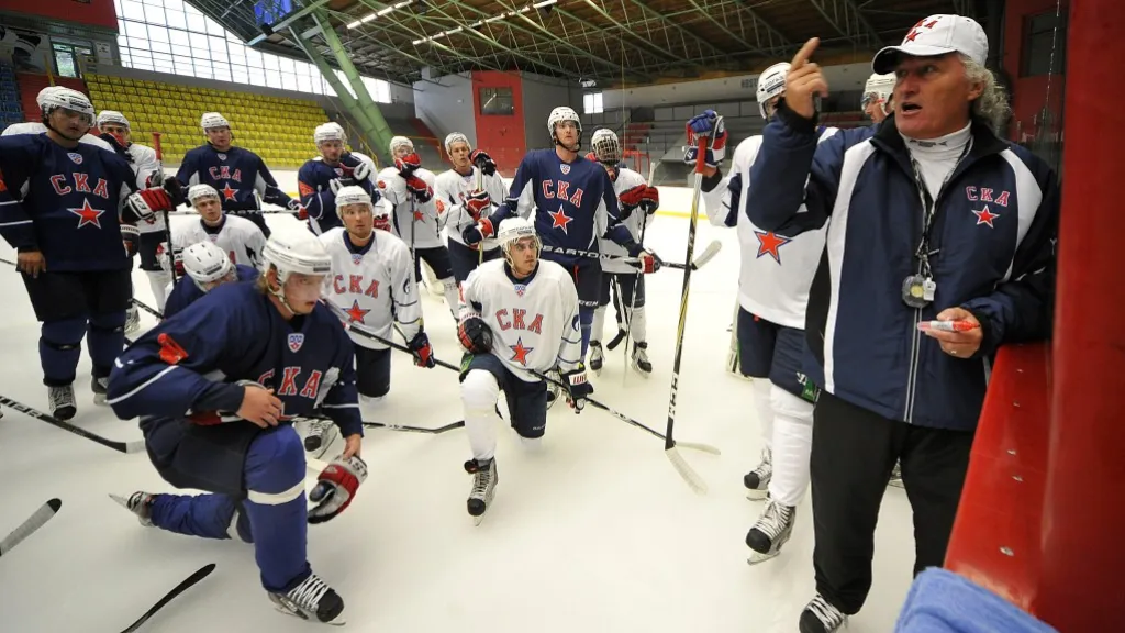 Miloš Říha s hokejisty Petrohradu