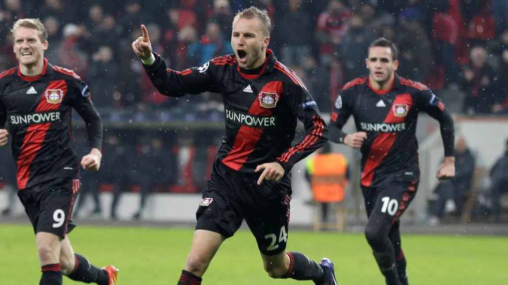 Michal Kadlec slaví svůj gól proti Barceloně