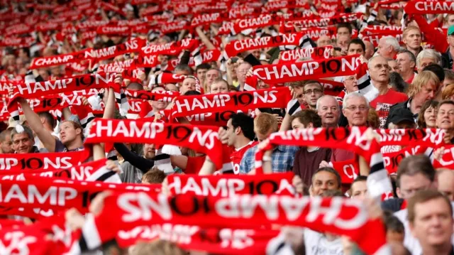 Angličtí fanoušci mohou vyhlížet květnový návrat na stadiony