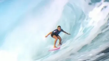 Surfaři před OH závodili na Tahiti