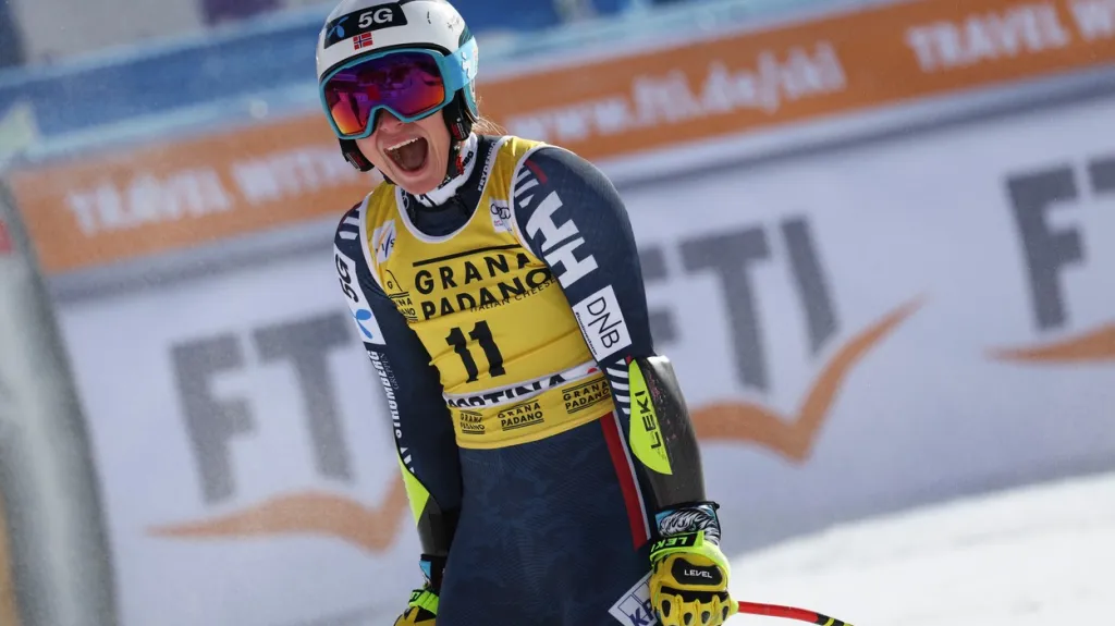 Ragnhild Mowinckelová se raduje po jízdě super-G v Cortině d'Ampezzo
