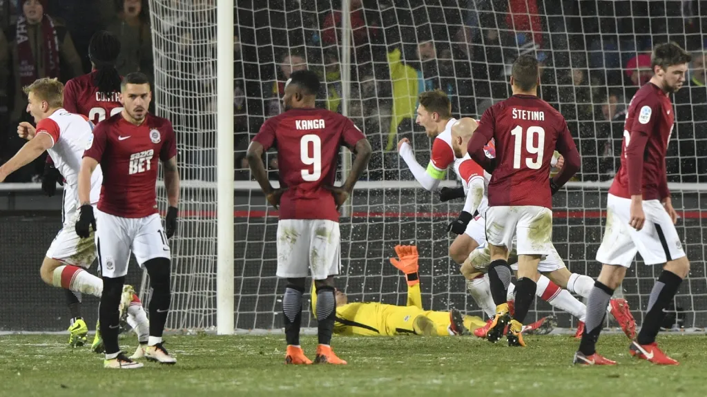 Slávisté se radují z vyrovnávacího gólu v nastavení