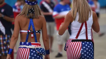 Módní kreace fanoušků MS ve fotbale