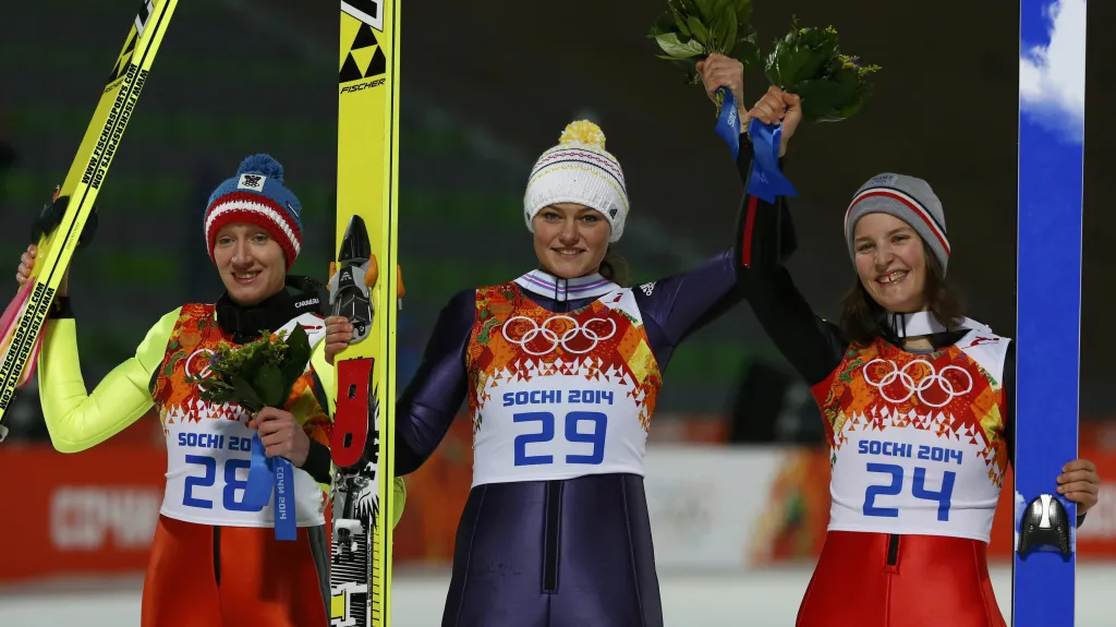 Carina Vogtová (uprostřed)