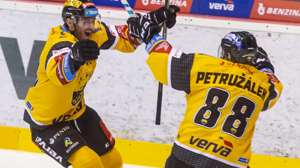 Viktor Hübl se raduje z branky