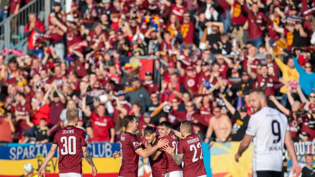 Radost fotbalistů Sparty po gólu 