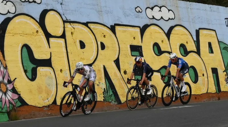 Tadej Pogačar, Tom Pidcock a Mathieu van der Poel