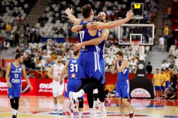 Čeští basketbalisté se radují z výhry nad Tureckem
