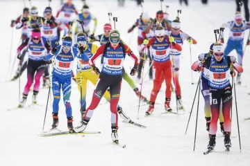 Biatlonistky během závodu smíšených dvojic na mistrovství světa