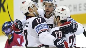 Hokejisté USA se radují z vítězství